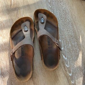 Size 7-7.5 Gizeh Birkenstock’s